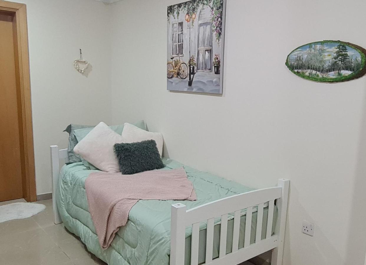 Green Sky Hostel Dubai Exterior photo